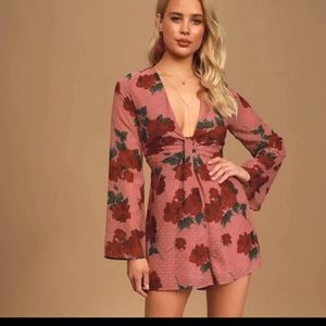 NWT Lulu’s Eye-catching Moment Mauve Swiss Dot Rose Floral long sleeve Romper M